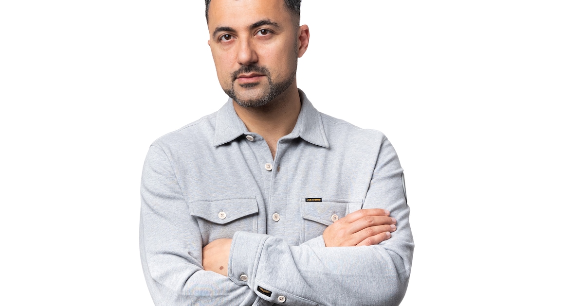 bashorozz's tweet card. Özcan Akyol schrijft drie keer per week over wat hem bezighoudt.