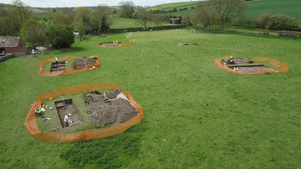 ClassicsTrinity's tweet card. 'Extraordinary Find': Ancient Roman Villa Unearthed in Britain