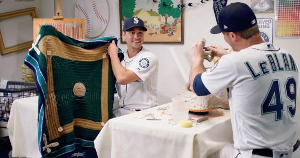 MAGNETGLOBALNET's tweet card. This season’s crop features some very crafty lefties.