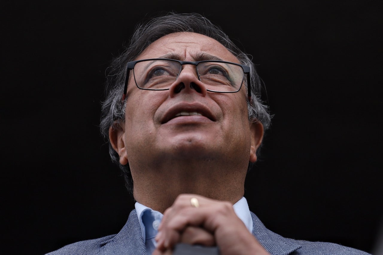 lcvelez's tweet card. De las reformas presentadas por Petro al Congreso, en el segundo semestre de 2022 logró la aprobación de la tributaria,