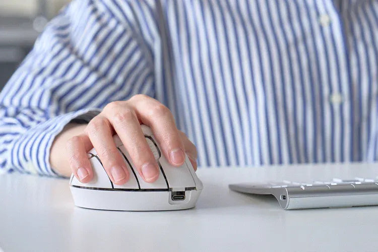 Nishi0005's tweet card. Snugon MO1は、これまでにない新発想の多ボタンマウスです。 MAKUAKEにてクラウドファンディングのプロジェクト実施中です！本ブログでは、Snugon MO1に興味を持っていただけるよう、特徴や開発ストーリーをお伝えしていきます。 ご購入はリンクよりお願いいたします！ 【マウス1つで操作が完結】60通り以上のキー入力を登録可能｜Snugon MO1 Snugon MO1のについて1...