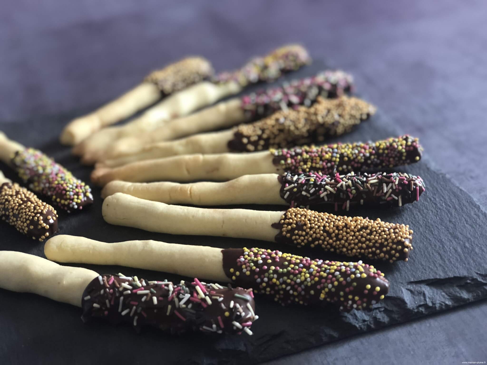 BlogMamanPlume's tweet card. Aujourd'hui, je vous partage la recette pour faire des Mikados maison, à personnaliser comme vous le souhaitez ...C'est une petite activité cuisine que j'ai fait avec les enfants pour le goûter et on...