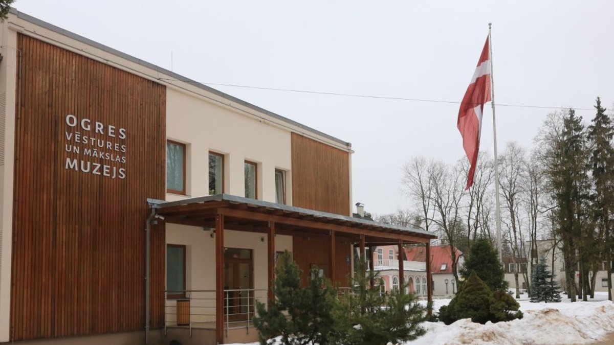 martinsate_com's tweet card. Pēdējā darba diena Zariņai Ogres Vēstures un mākslas muzeja vadītājas amatā būs 31. oktobris.