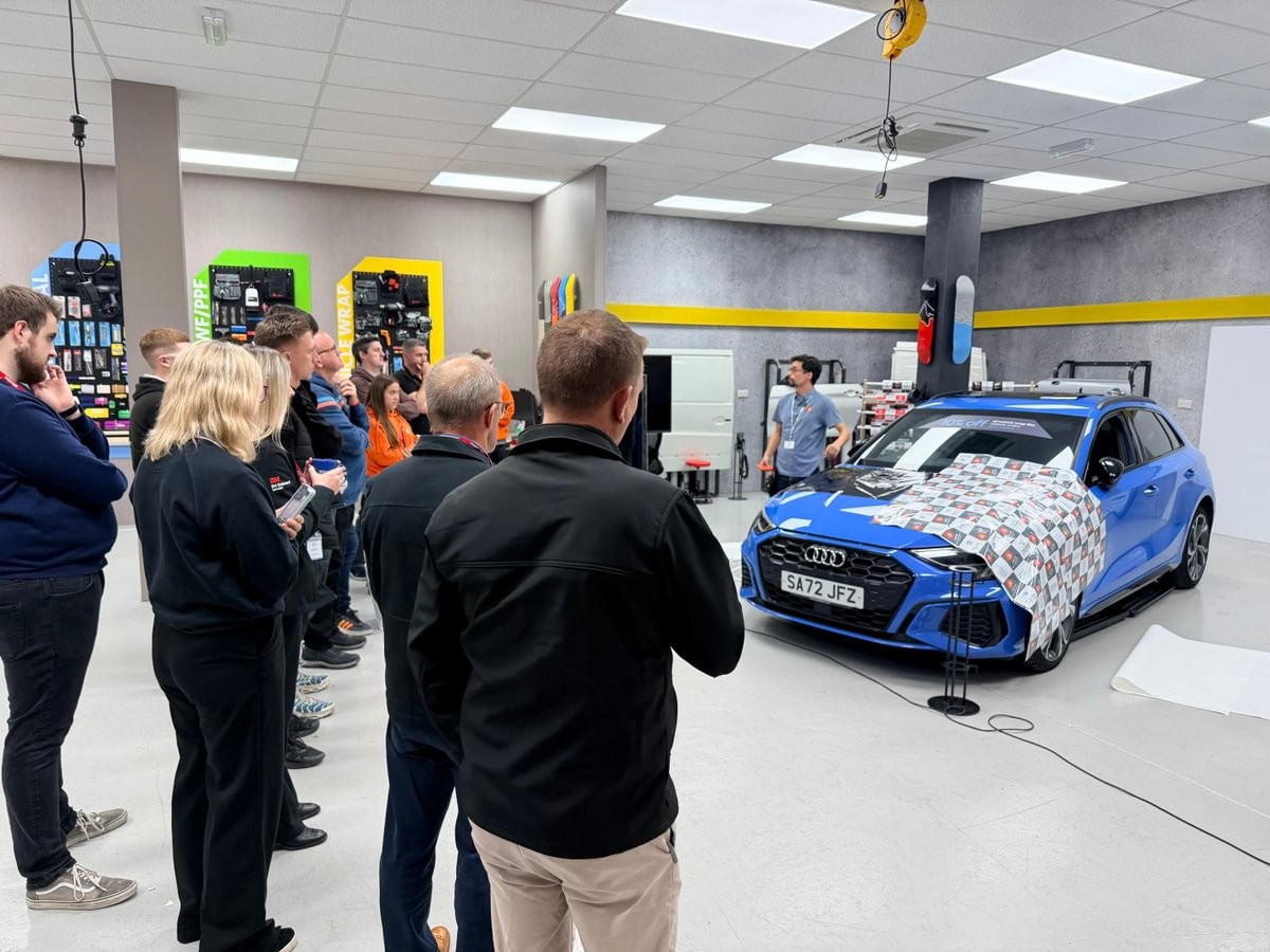 SignUpdate's tweet card. Over 100 sign and graphics professionals attended William Smith's Beyond the Surface Open Day on October 16.