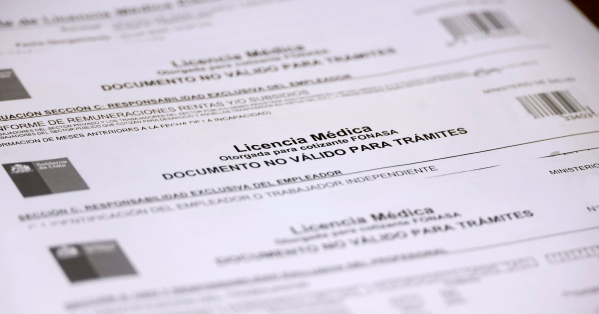 anciomi's tweet card. La medida del Servicio Nacional de Migraciones que dirige Luis Eduardo Thayer se adoptó tras solicitar antecedentes a la Superintendencia de Seguridad Social. Los profesionales, previamente, habían...