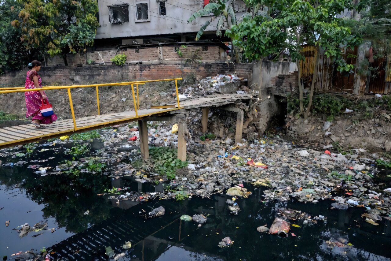 AlarmRadioMo's tweet card. The amount of plastic being recycled around the world is stagnant at less than 10% with most new plastic still made from fossil fuels, a new study said Thursday.