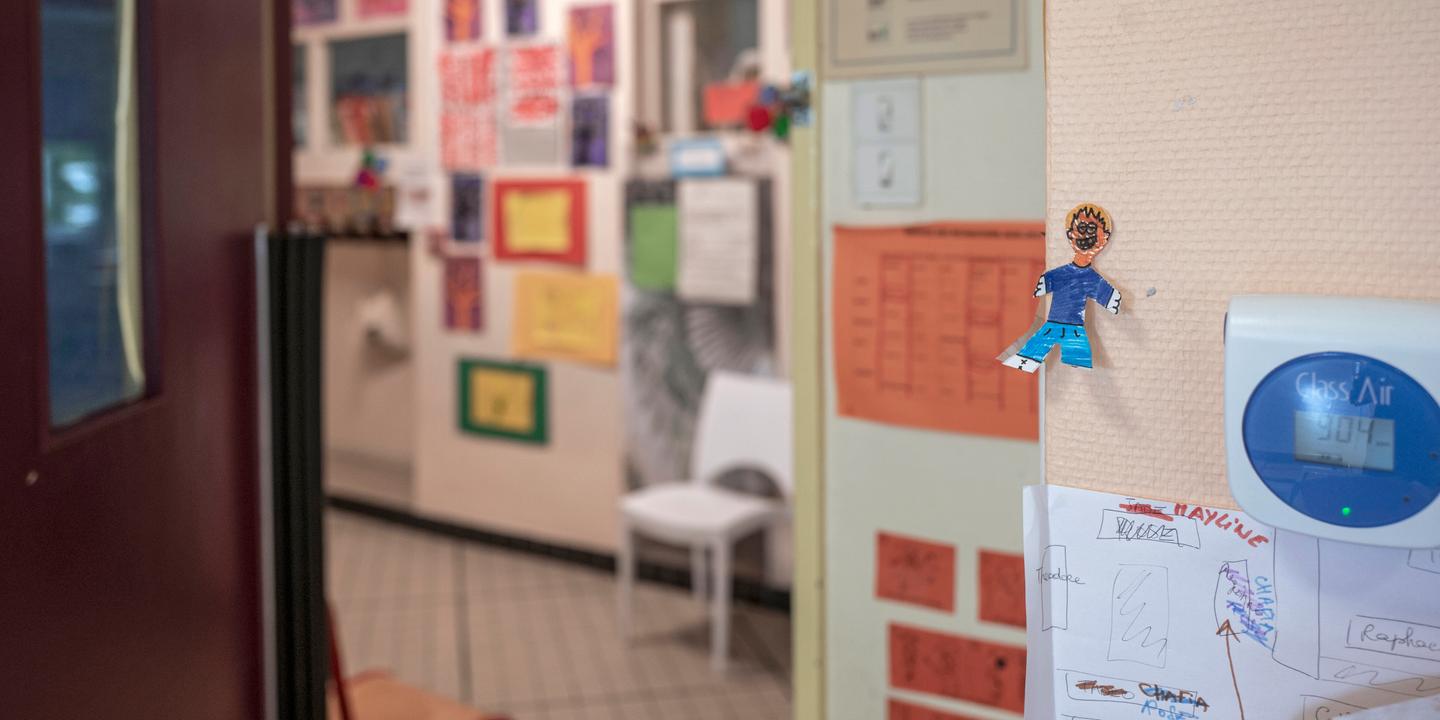 ISPIRA_sas's tweet card. Des capteurs de CO2 et purificateurs d’air arrivent doucement dans les établissements, alors que le nombre de cas positifs en milieu scolaire augmente.