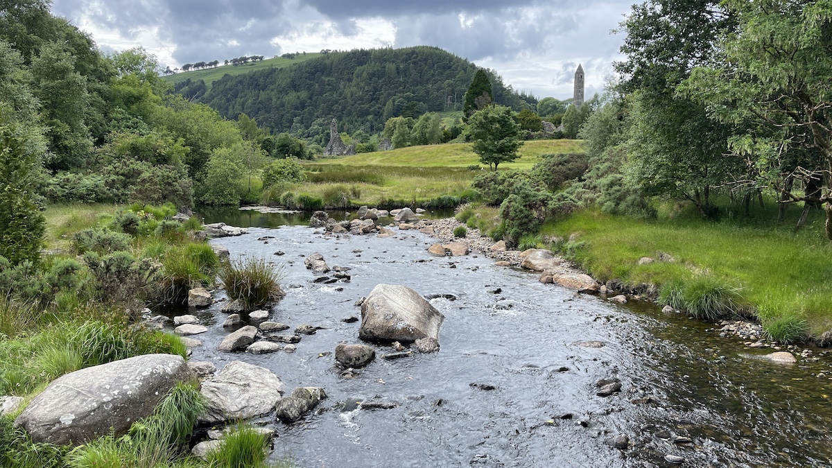 whereangiewand1's tweet card. Explore the south of Ireland and see castles, beaches, forests, mountains, towns and villages with this perfect 10-day road trip itinerary.