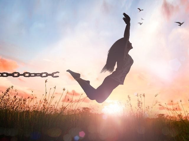 Contentstack's tweet card. Contentstack ContentCon confessions: overcoming AI adoption hurdles in content management.