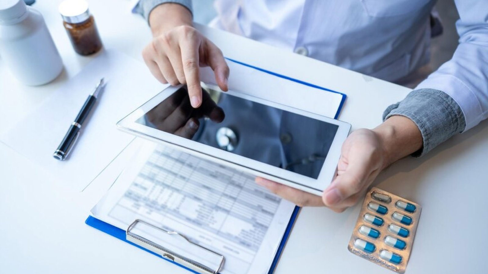 dwinity_eco's tweet card. Privacy-first data ecosystems are redefining how medical research is powered—from longevity science to AI-led innovation, led by people, not institutions