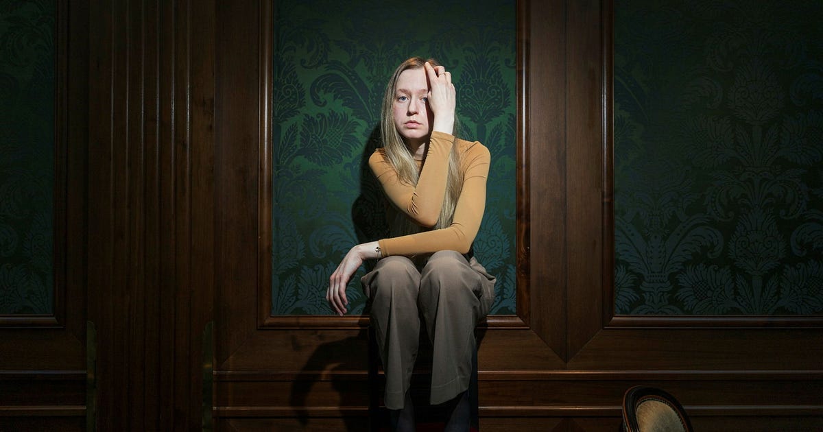 johankellman's tweet card. I den nya boken ”Tomhet och ömhet” utforskar författaren färska smärtpunkter.