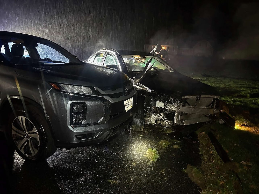 Rochnhscanner's tweet card. November 17, 2025 — by Scanner Alerts MediaEXETER, N.H. — The Exeter Police Department is investigating a hit-and-run crash that occurred in the early hours of Sunday, November 16, 2025, in the area...