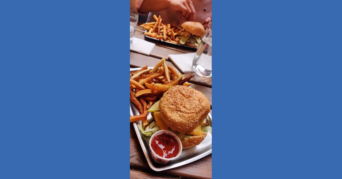 RowanMenezes's tweet card. #Loyal2LocalChallenge Today, I had a fantastic time supporting a local gem, Battery Park Beer Bar & Eatery! 🍔 I enjoyed a delicious meal in a lively bar setting. Their classic American burgers and...