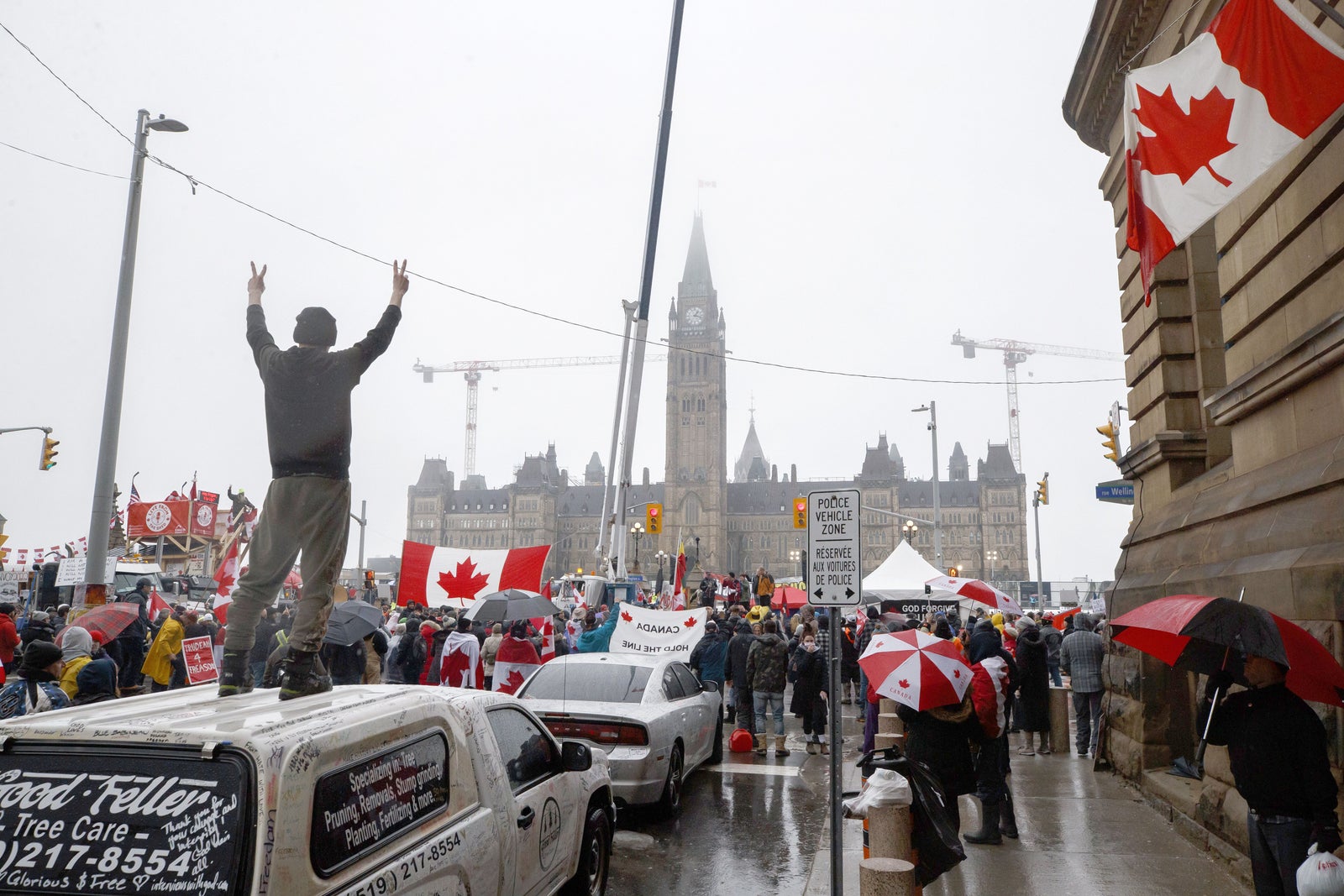 INM_voix's tweet card. Il est possible d’agir en stimulant une citoyenneté avertie et en créant des espaces de dialogue inclusifs.