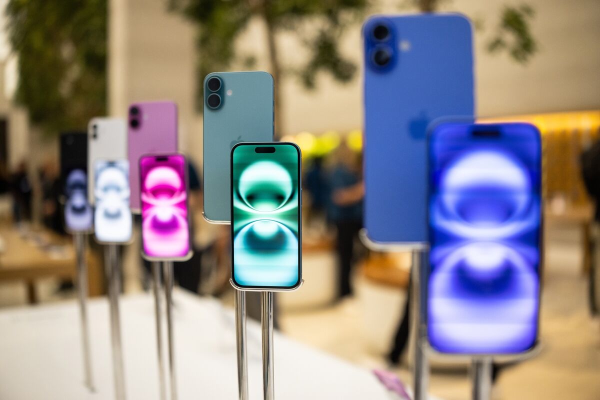 rachelmetz's tweet card. Apple Inc. is racing to develop a more conversational version of its Siri digital assistant, aiming to catch up with OpenAI’s ChatGPT and other voice services, according to people with knowledge of...