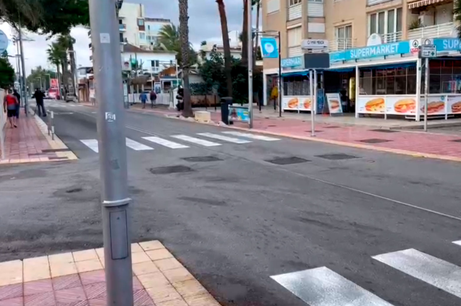 Diariomarratxi's tweet card. Dura crítica a la gestión de la seguridad ciudadana en Mallorca. Advierten de que en s’Arenal los vecinos se sienten desprotegidos hasta el punto de organizarse en grupos para salir a la calle sin...