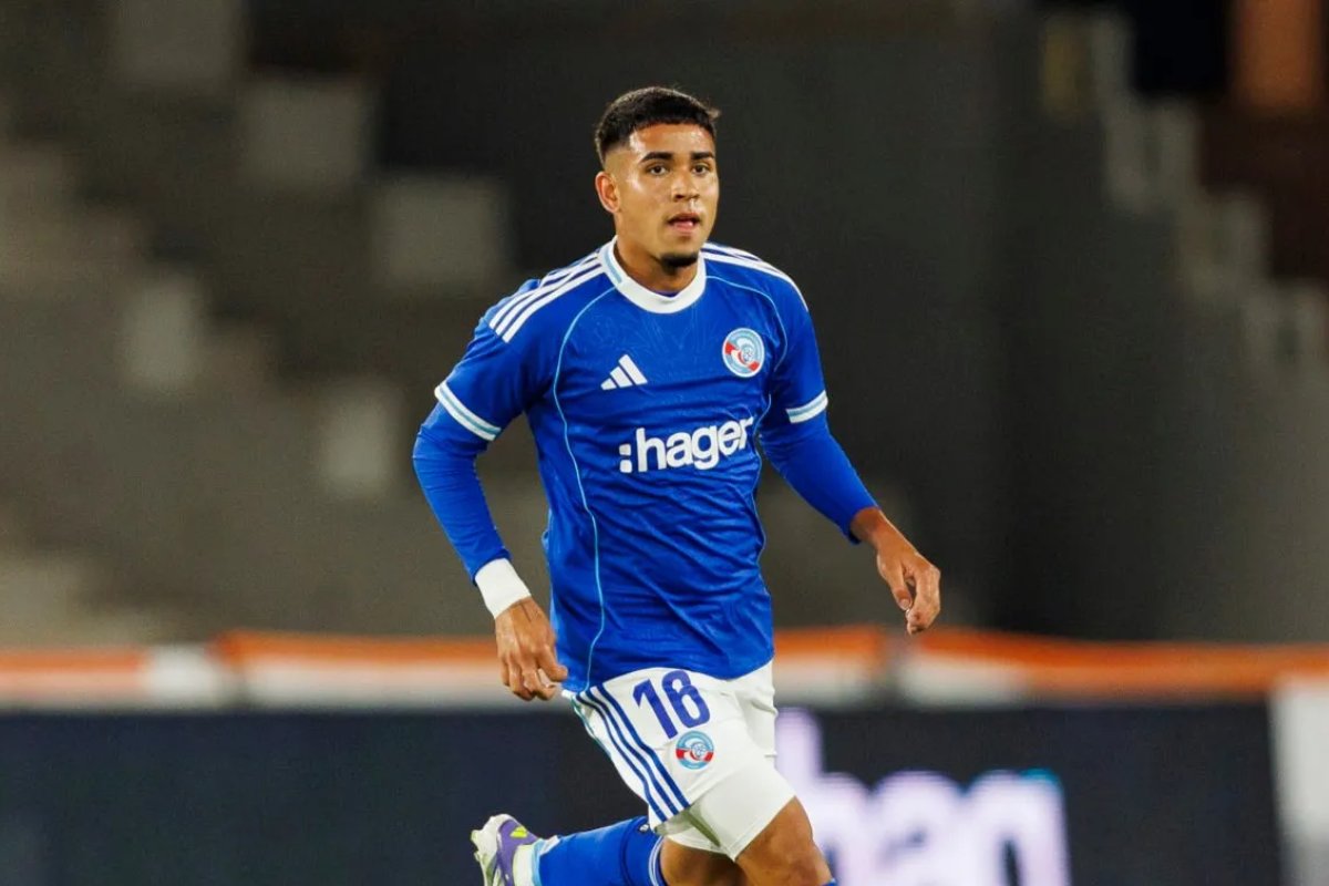 ElCrackEcuador's tweet card. Kendry Páez juega pocos minutos con Estrasburgo en Ligue 1 y Conference League tras su cesión desde Chelsea.