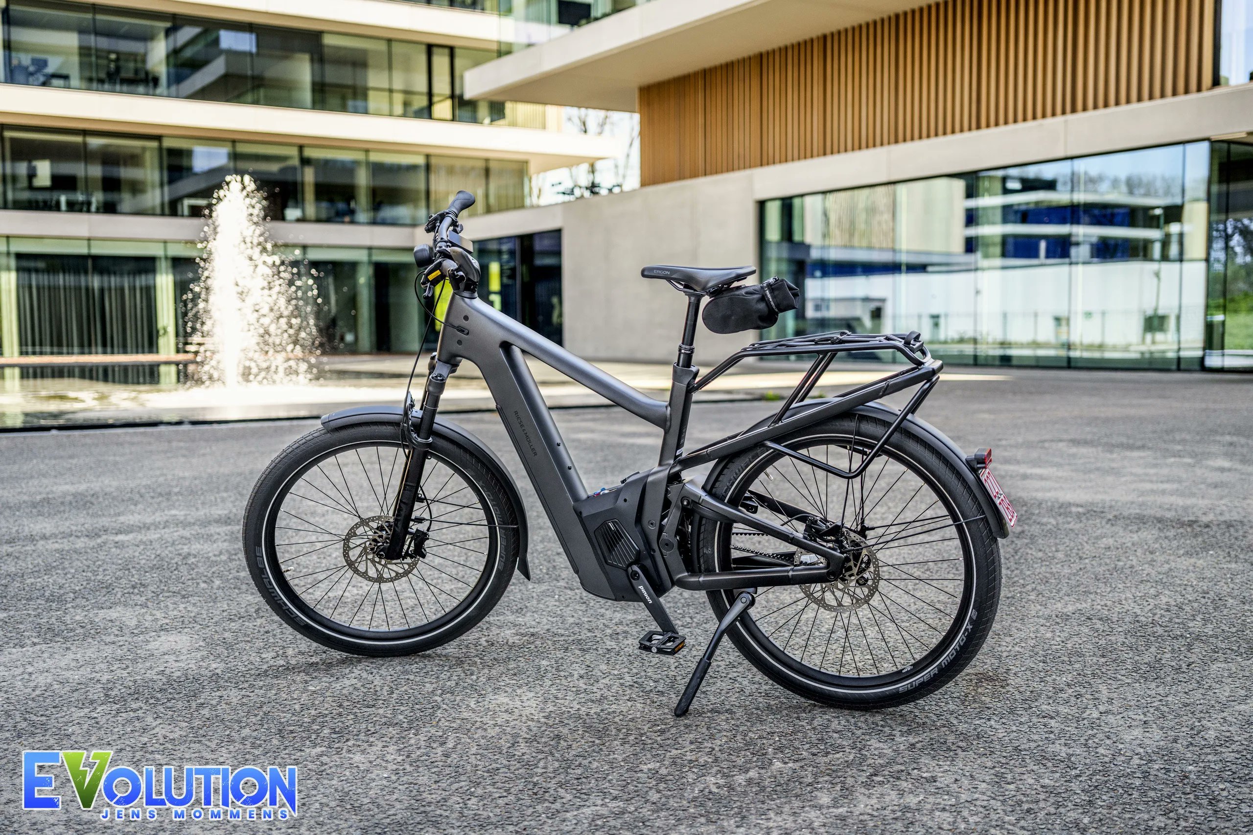 EV_olution_be's tweet card. Meer dan 20.000 speedpedelecs zijn dit jaar al ingeschreven in België, zo blijkt uit cijfers van mobiliteitsfederatie Traxio. De verkoop van nieuwe modellen stijgt licht, maar vooral de tweedehands...