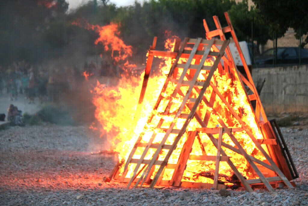 VilaWeb's tweet card. Les entitats havien rebut una notificació de l'ajuntament amb la denegació de l'autorització per a fer servir el terreny municipal