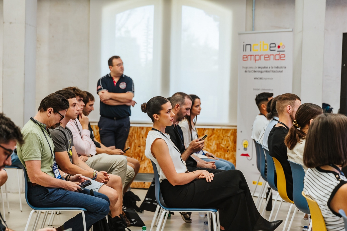 Startup_VLC's tweet card. Startup Valencia e INCIBE buscan proyectos para revolucionar el sector de la ciberseguridad