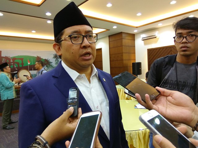 fadlizon's tweet card. Wakil Ketua DPR Fadli Zon menilai seharusnya Presiden Joko Widodo Jokowi segera mengajak masyarakat Papua berbicara.