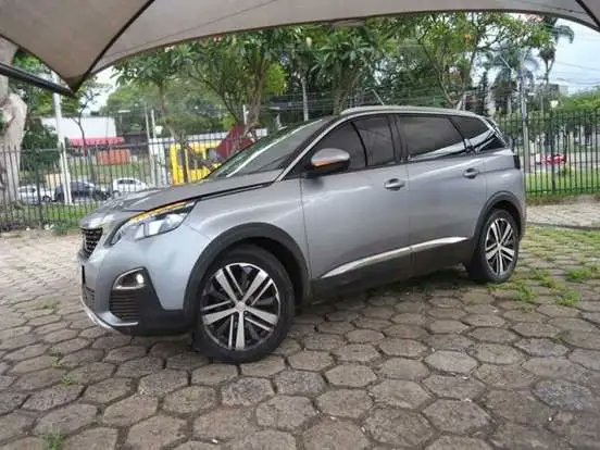 WebMotors's tweet card. Fizemos uma lista com cinco exemplos de SUVs que são ótimos carros e que podem ser achados com bons preços na Webmotors