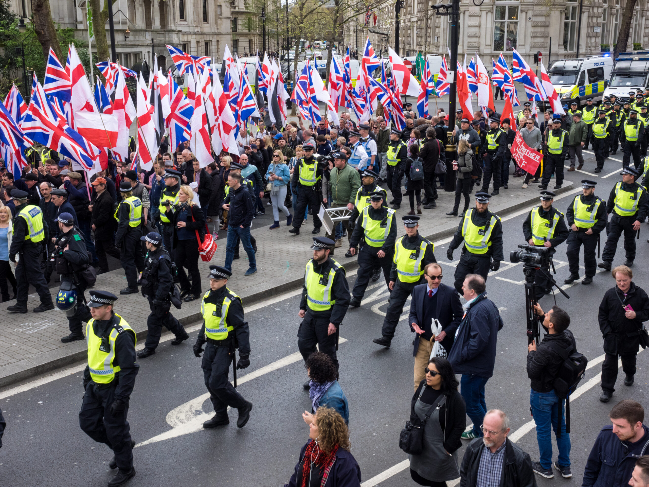 econromesh's tweet card. Festival of Economics 2025: What explains the growing ideological and gender polarisation in many Western societies? What are the consequences, and how can we build a less polarised future?