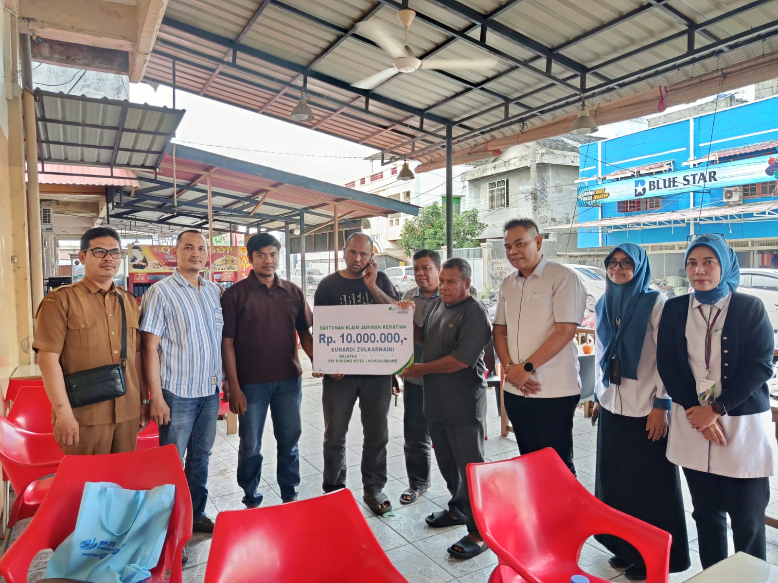 ppi_pusong's tweet card. BPJS Ketenagakerjaan Lhokseumawe menyerahkan santunan kematian kepada  ahli waris, Faisal (anak dari almarhum Suhardi Zulkarnaini)  peserta ...