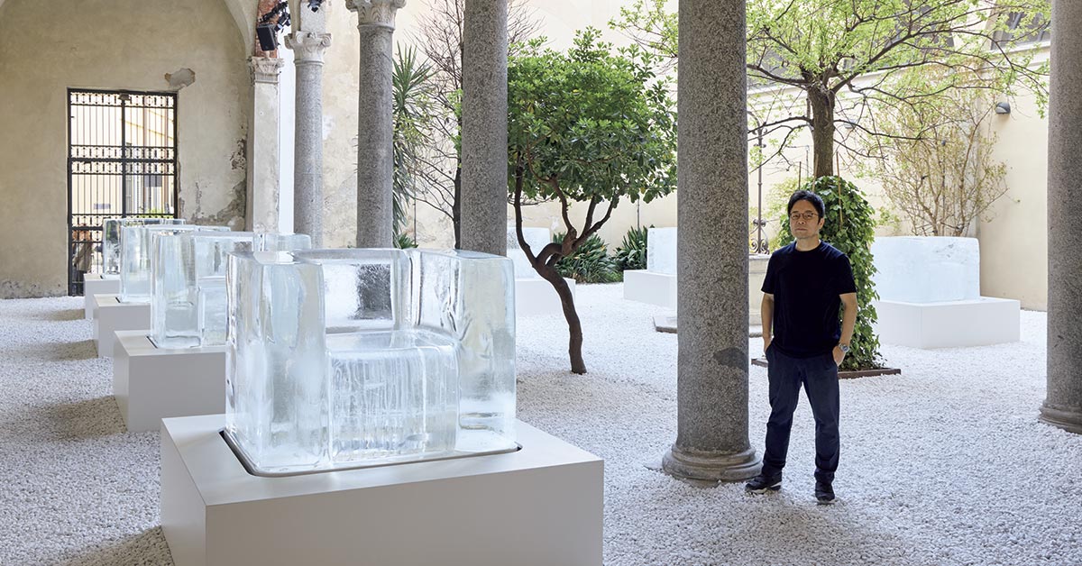 TokujinYoshioka's tweet card. 会場となったパラッツォ・ランドリアーニは、ミラノ中心部のブレラ地区にある16世紀の歴史的建造物だ。その開放的な中庭と趣のある空間で展覧会『TOKUJIN YOSHIOKA – Frozen』は開催された。