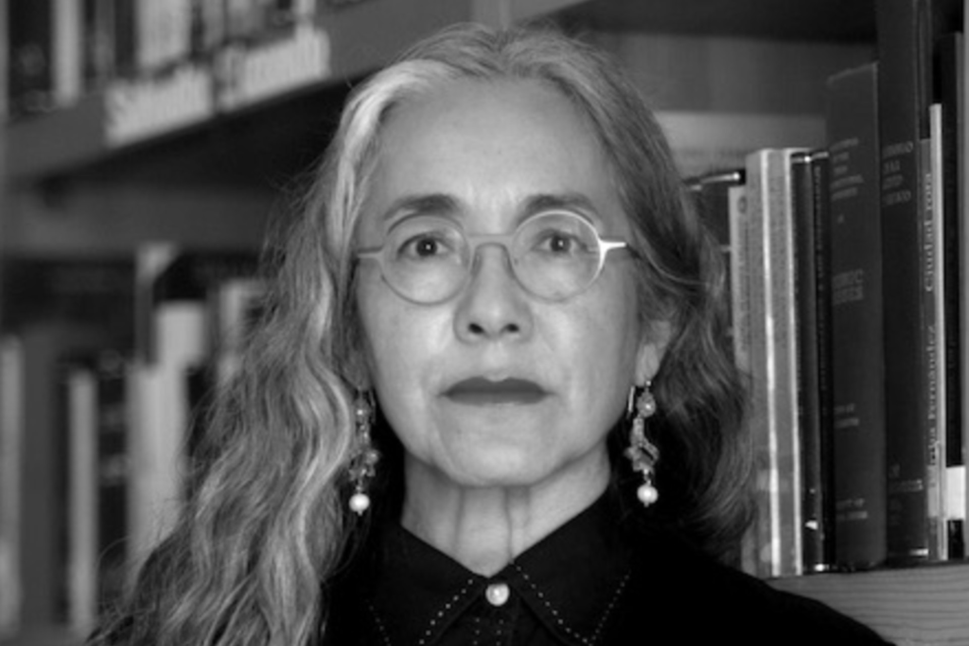 lopezdoriga's tweet card. La escritora mexicana Cristina Rivera Garza ganó el Premio Pulitzer en la categoría "Memorias o Autobiografías"