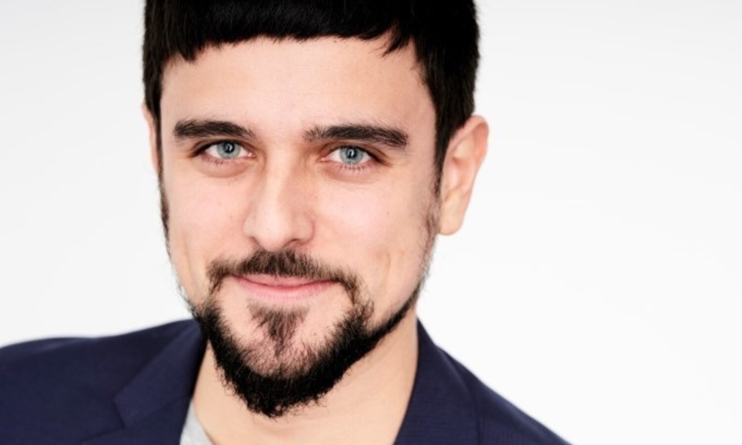 Ethic_'s tweet card. El filósofo Diego S. Garrocho defiende la mesura aristotélica como acto de valentía y resistencia frente a la polarización.