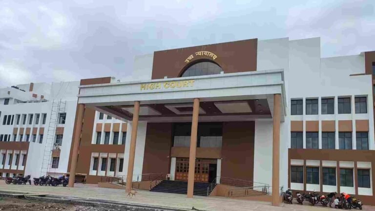 jurishour's tweet card. The Bombay High Court, Aurangabad Bench has held that the GST return information  of a company cannot be disclosed under RTI.