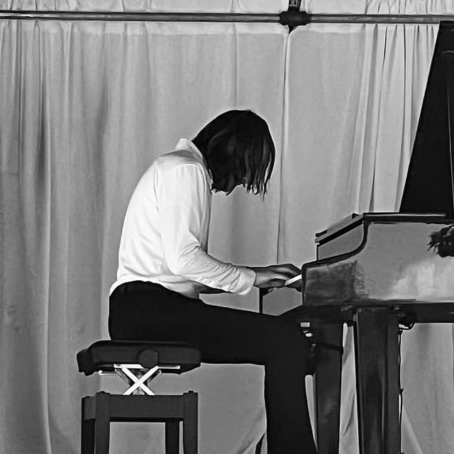 SlackersUnite's tweet card. Roberto M. Hernández (@rohernan) • Instagram photo