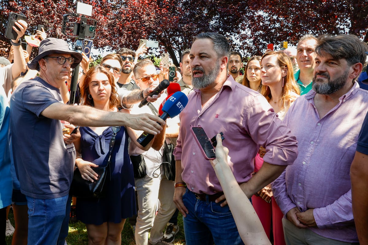 el_pais's tweet card. “Será un proceso complejo, pero tenemos derecho a sobrevivir como pueblo”, alega Rocío de Meer, portavoz del partido ultra