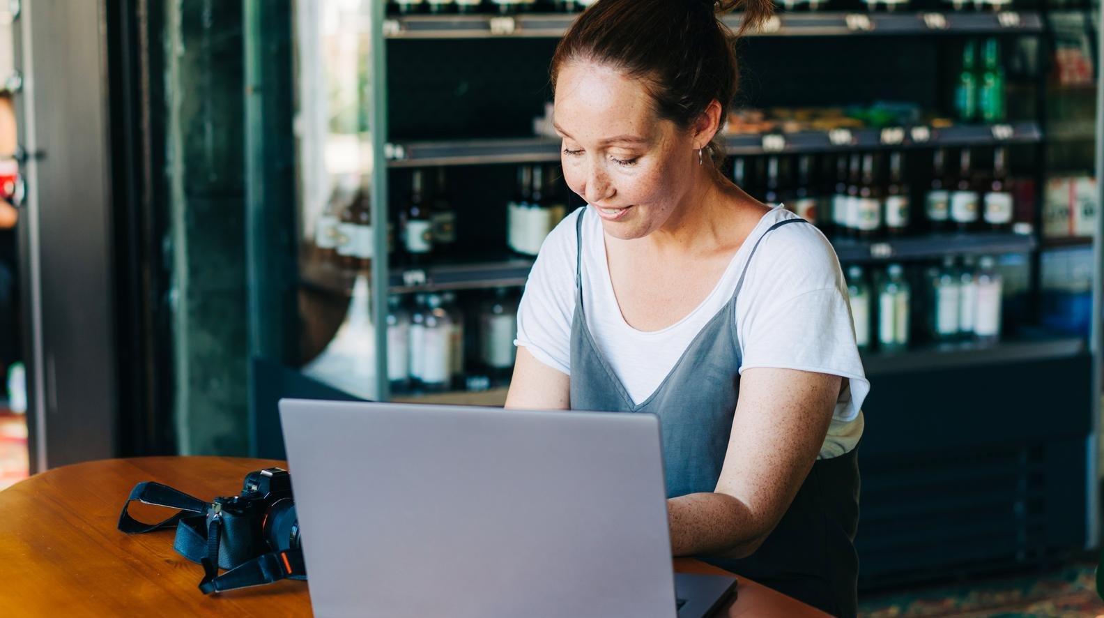 InsideTrackData's tweet card. Optimize your operation with smarter food procurement strategies. InsideTrack helps control costs, improve visibility, and boost efficiency.