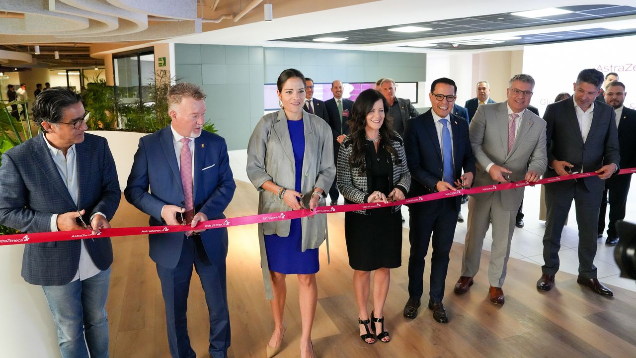 RicardoBlanco's tweet card. AstraZeneca invirtió 600 millones de pesos para ampliar su GITC en Guadalajara, el cual ya suma 1,116 empleados y 16,970 metros cuadrados. Desde Jalisco, la biofarmacéutica impulsa proyectos en IA,...