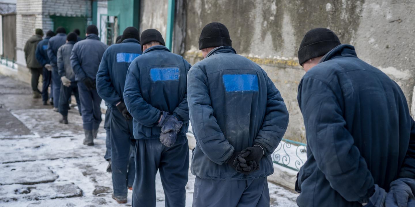 andreabox0's tweet card. Moscou mène une politique de russification et de militarisation forcées dans les territoires occupés, afin d’en transformer les habitants en soldats. Ces Ukrainiens d’origine, en nombre sur le front,...