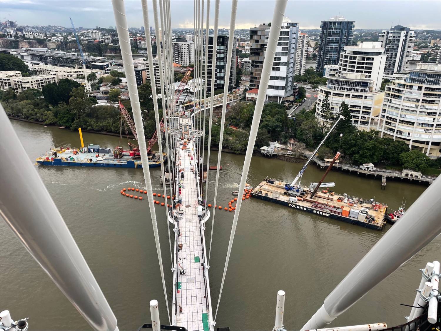 brisdevelopment's tweet card. The highly anticipated Kangaroo Point Bridge has made a significant leap forward with the successful installation of its final span.