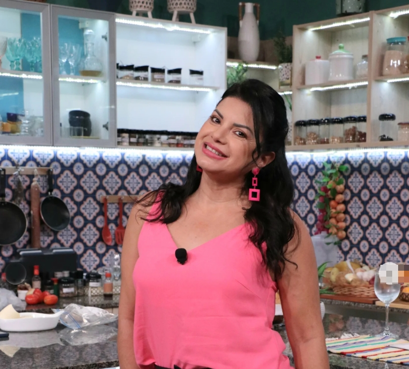 epacompy's tweet card. Lorena Azucas se convirtió en todo un suceso tras su incorporación a Karu Porã, programa emitido de lunes a viernes por latele. Es que para muchos, la figura de Lorena los transporta a aquella época…