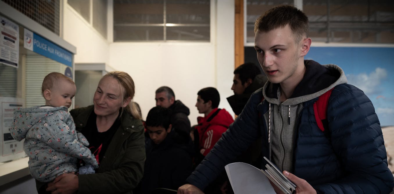 alexilence's tweet card. La protection temporaire accordée aux Ukrainiens leur permet de résider dans les États de l’UE, mais leur statut demeure précaire alors que leur exil se prolonge.