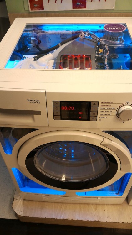 GeekBug's tweet card. #day74 #Madrid #Spain #palacio real #museo del prado #desigual #shopping #salvador dali