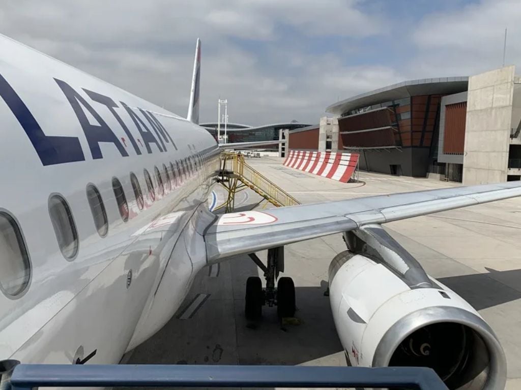 PostaAero's tweet card. La huelga del Sindicato de Pilotos de LATAM (SPL) que inició el pasado 12 de noviembre en demanda de mejores condiciones laborales se mantiene en pie sin