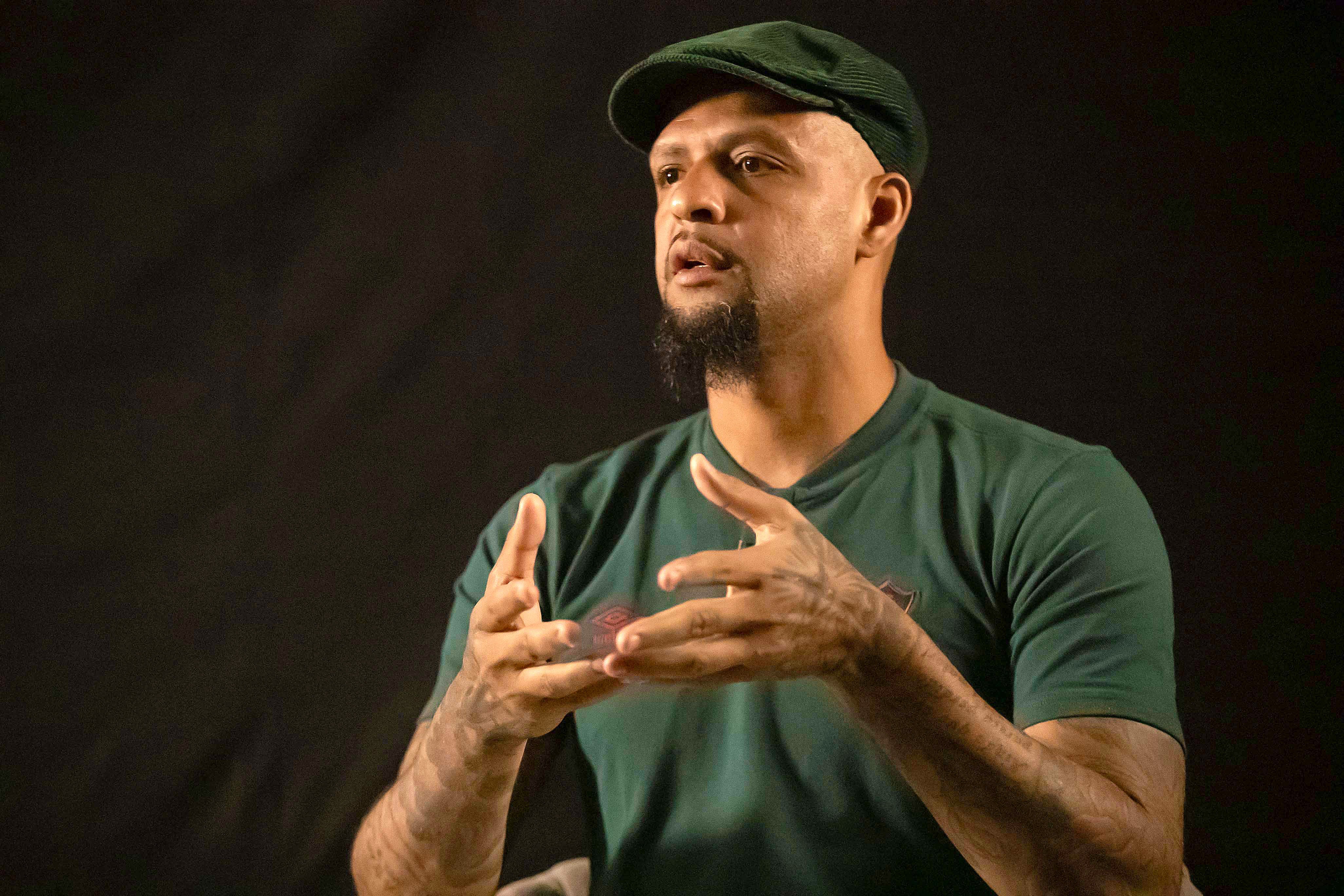 ge_flu's tweet card. No Abre Aspas, capitão do Fluminense diz que notícias caem como bomba no futebol e lembra trajetória ao lado de Daniel: "Ele já saiu da cadeia. Acho pouco para quem fez isso com uma mulher"