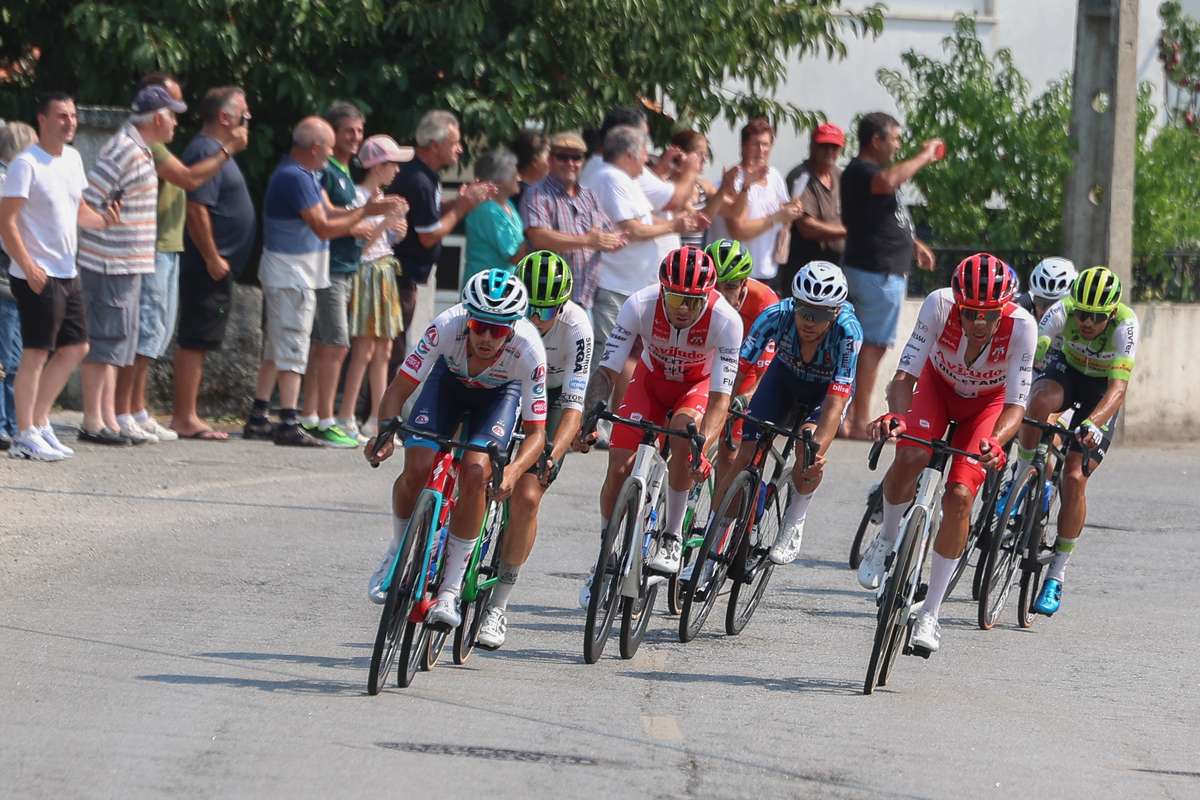 FlashScorePT's tweet card. A edição de 2026 da Volta a Portugal em bicicleta vai ser organizada pela Federação Portuguesa de Ciclismo (FPC), de forma transitória, devido à cessação do contrato com a Podium Events, anunciou...