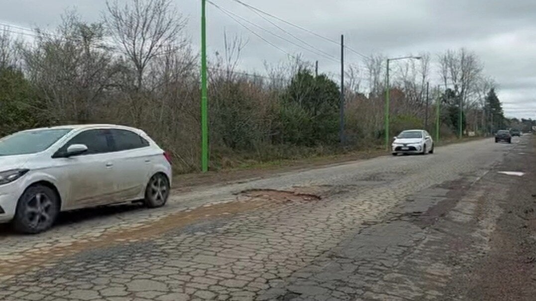 chrisxpulse's tweet card. REPAVIMENTADO URGENTE DEL CAMINO PROVINCIAL 014-02 (DVBA)