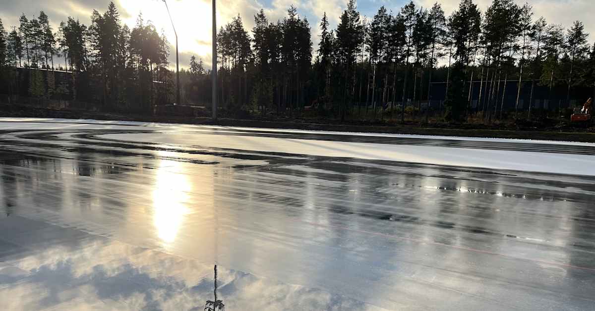 TimoTossavainen's tweet card. Suomeen on pitkään kaivattu pikaluisteluhallia. Seinäjoella katettua jääurheilukeskusta käyttäisivät niin taitoluistelijat, kiekkoilijat kuin pikaluistelijatkin.