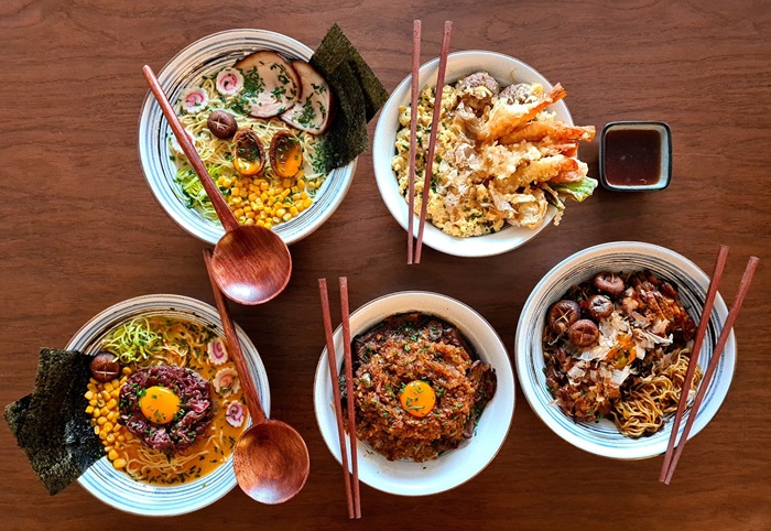 Suara_Pantau's tweet card. SUARA PANTAU - Nikmatnya sajian khas Ramen di Hararu Shokuhin Kota Surabaya, Jawa Timur ramai dikunjungi pengunjung.