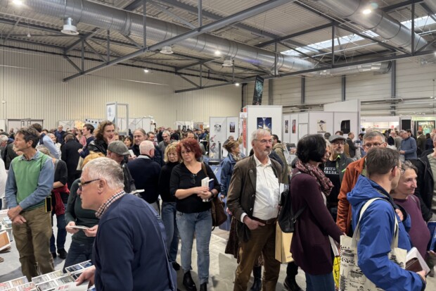 RolandTichy's tweet card. Die Buchmesse „Seitenwechsel“ in Halle war überlaufen – trotz aller Gegenkampagnen. Das stellt Medien vor ein Problem: Wie sollen sie berichten, ohne den Erfolg der Veranstaltung einzugestehen? Ein...