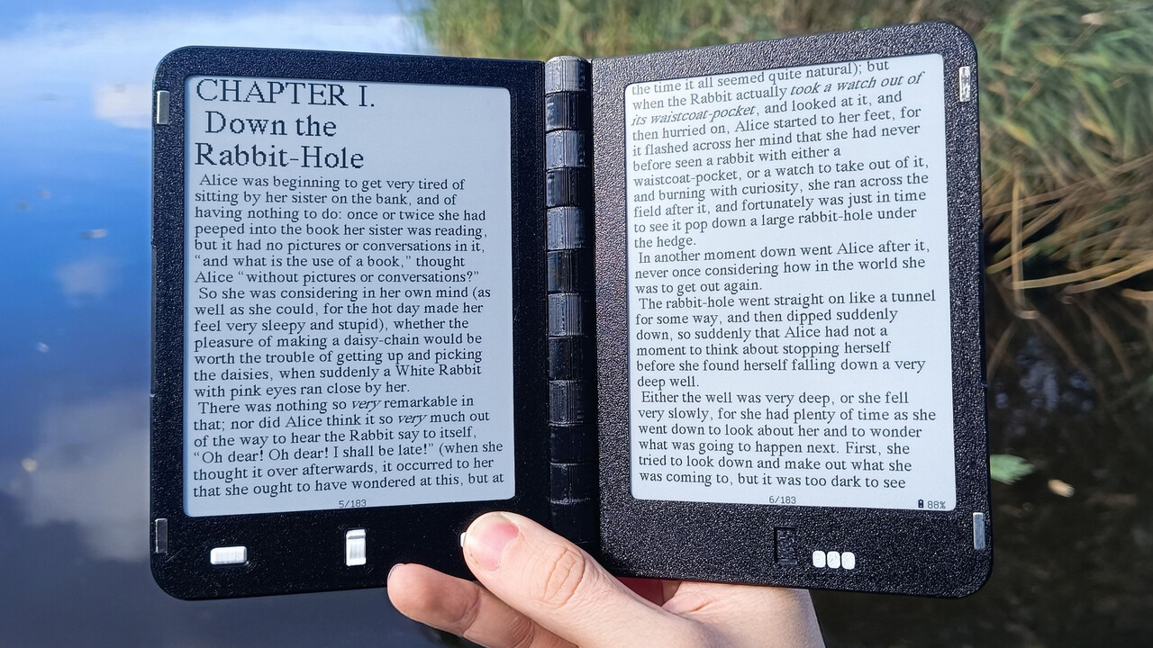 ComputerBase's tweet card. Die Macher des Diptyx präsentieren einen E-Book-Reader mit zwei Displays, bei dem vollständig auf den Open-Source-Gedanken gesetzt wird.