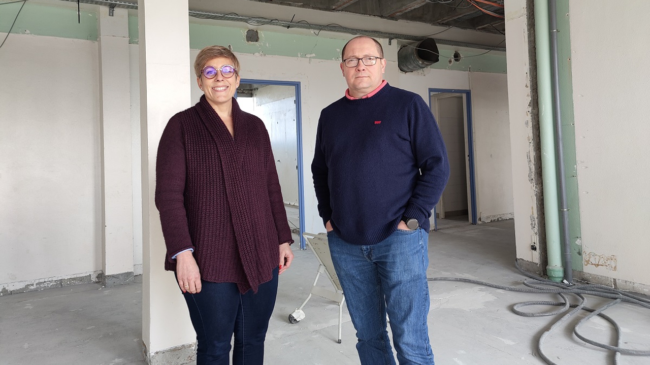 LabbeAdeline's tweet card. Les travaux de réfection de l’internat de la cité scolaire Jean-Moulin, à Thouars, ont enfin pu reprendre, après trois ans de pause. Enfin, les chambres pourront être remises au goût du jour.